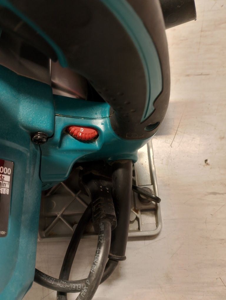 Потапящ циркуляр Makita