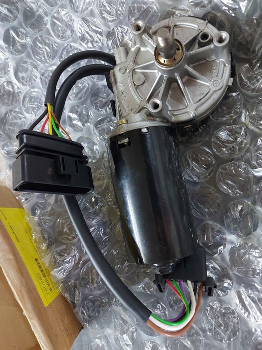 Електромотор за чистачки предни BOSCH