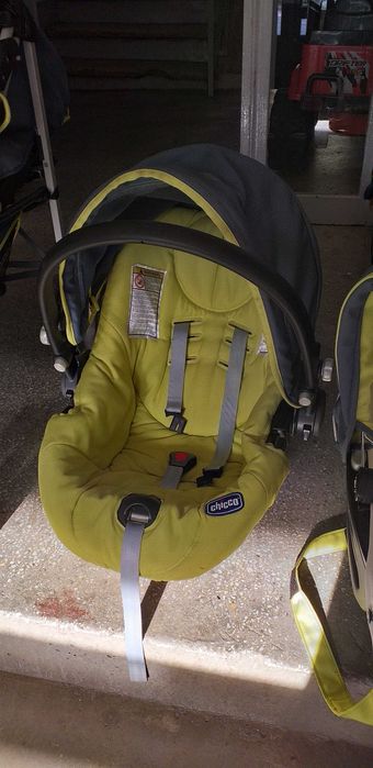 Vând Cărucior Chicco 3 în 1