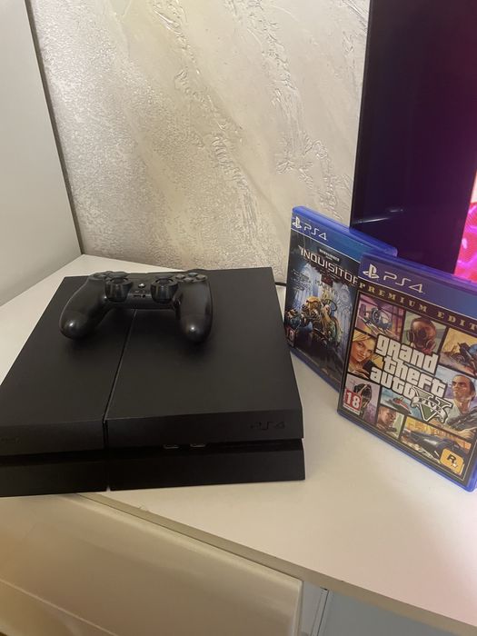 Vând PlayStation 4 !!