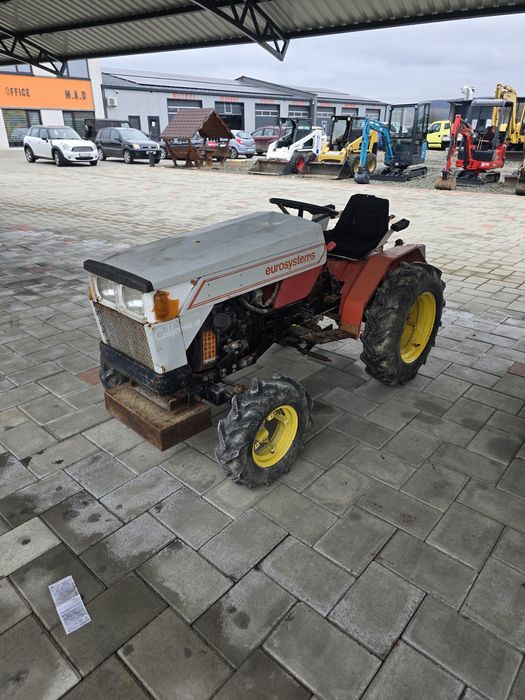 Vand tractoras in stare buna