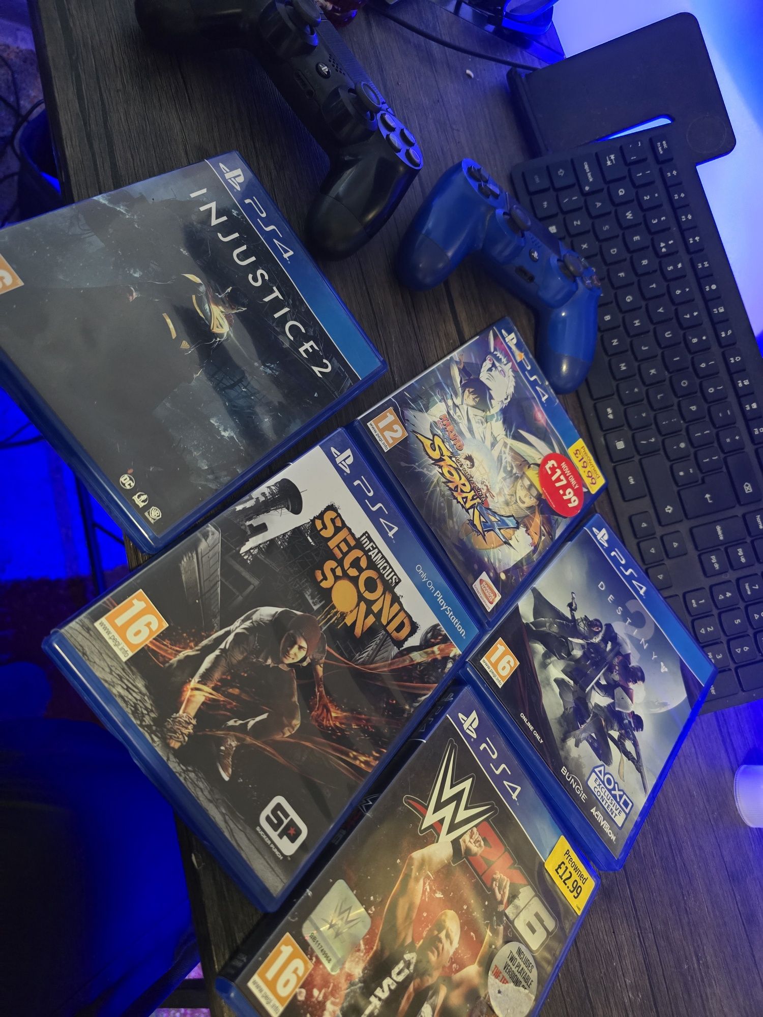 Playstation 4 Pro 1TB + 2 Controllere