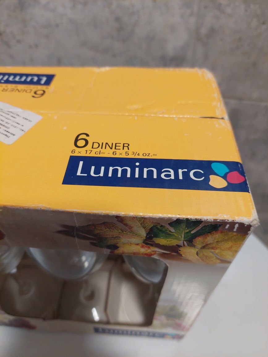 Set de 6 pahare  LUMINARC  pentru șampanie. La 40 lei. Fixx.