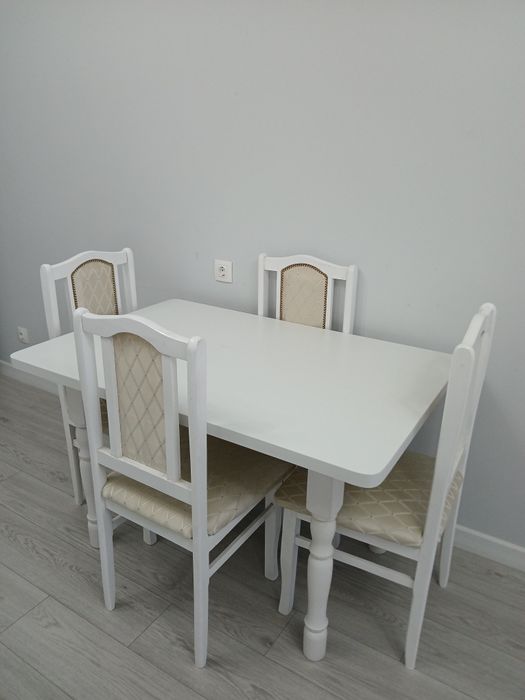 Кухонный стол  со стульями