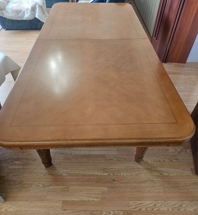 Стол из чистого дерева