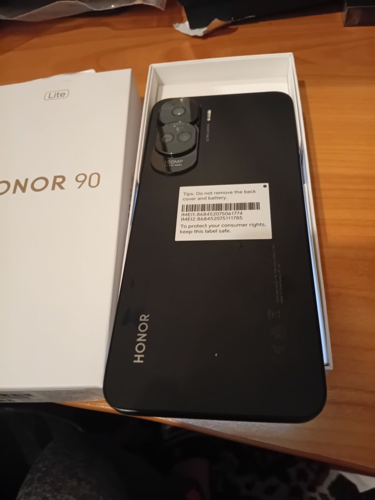 Honor 90 nou la cutie