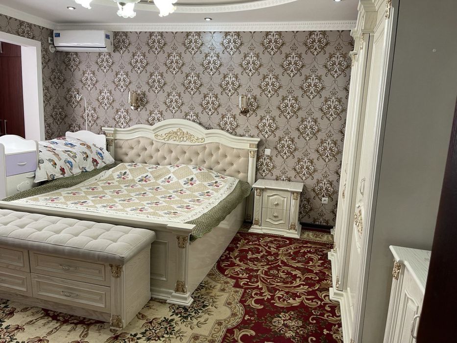 Сдам свою 5 комнатную квартиру в центре только семейным