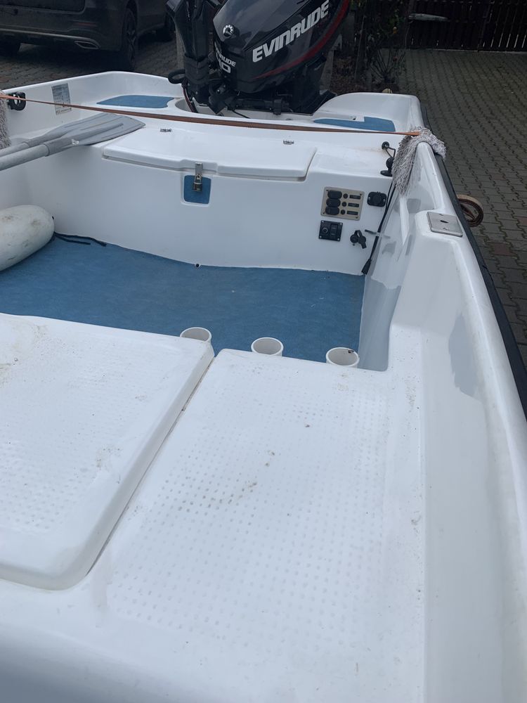 Vând ansamblu complet barca, motor si peridoc