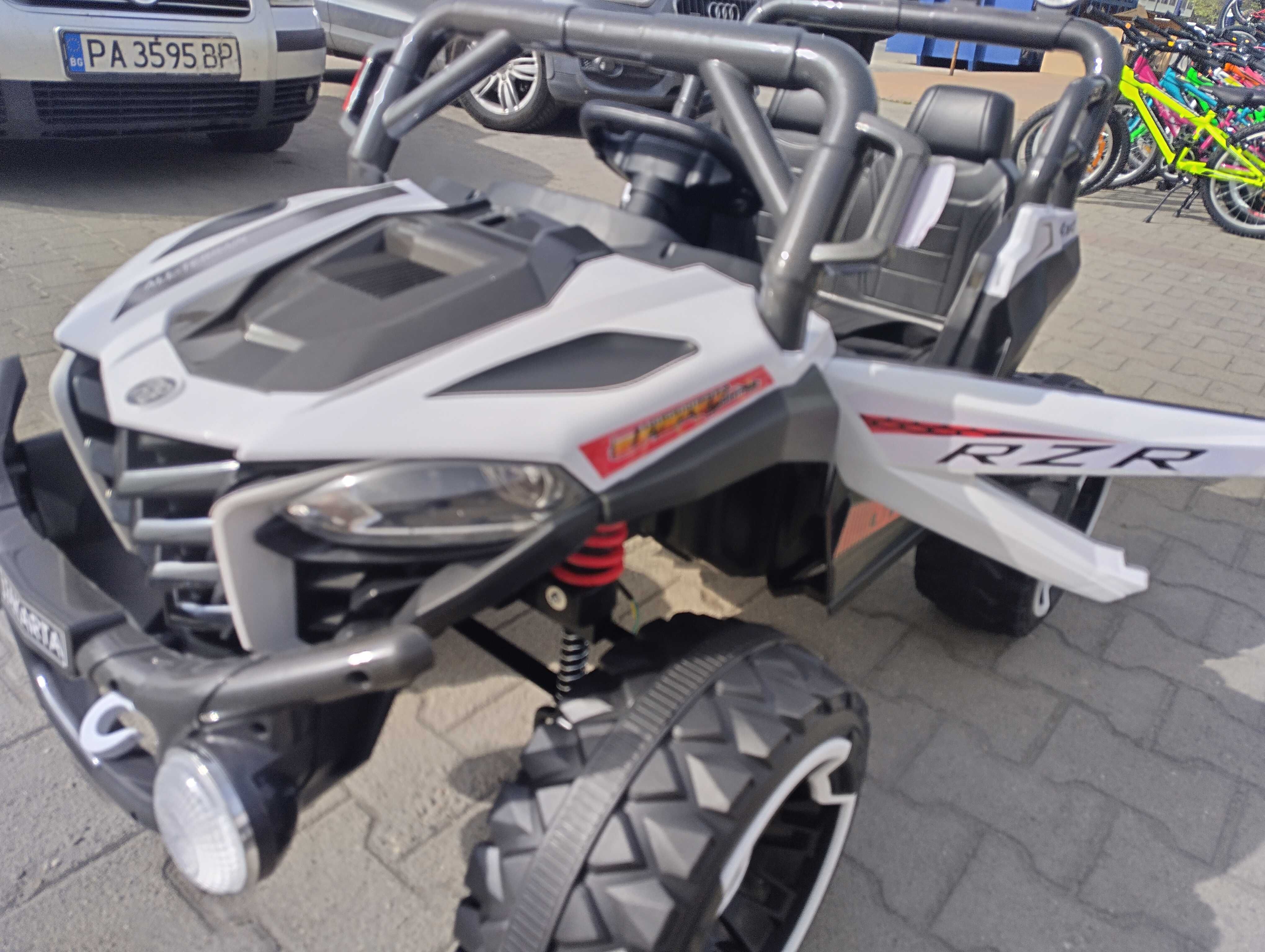SAFARI двуместен акумулаторен джип JAKARTA 4x4 бял