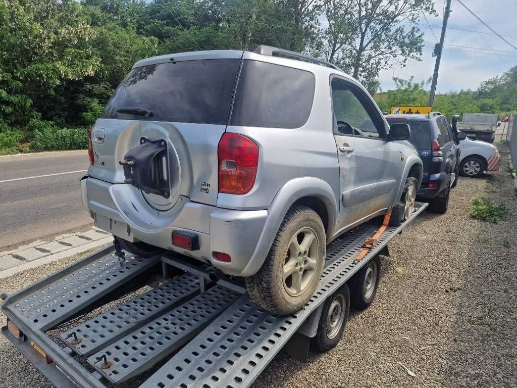 Dezmembrez Toyota Rav 4 2.0 diesel an 2004 2 uși