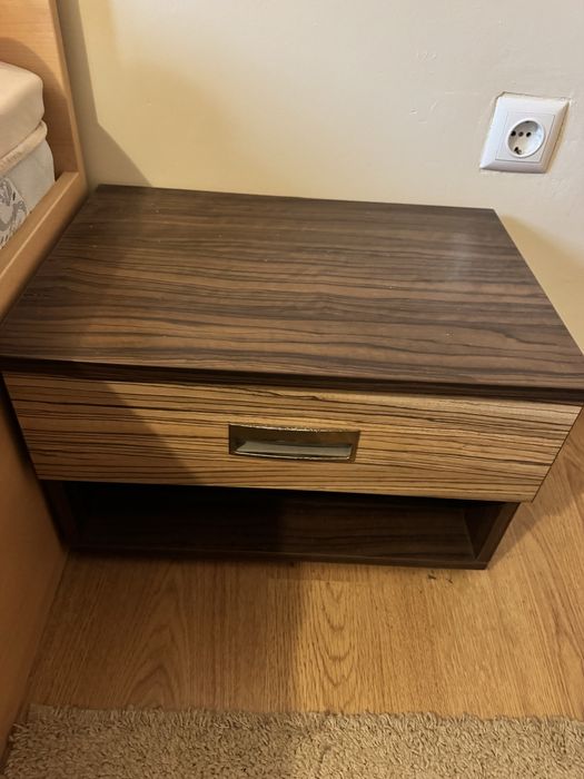 Продавям спалня 160/200 с нощни шкафчета комплект