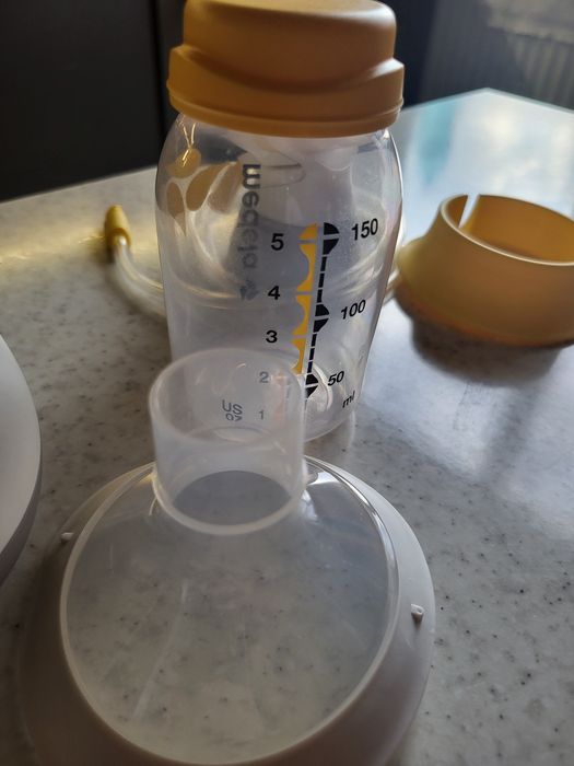 Vând pompă de sân electrică Medela