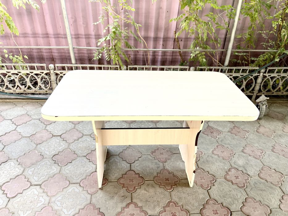 Продам кухонный стол