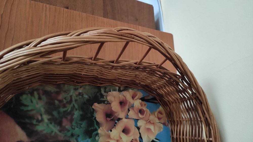 Два големи плетени панера/подноса с подсилено дъно