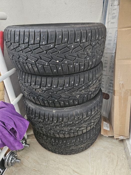 Продам резину 215/45/17