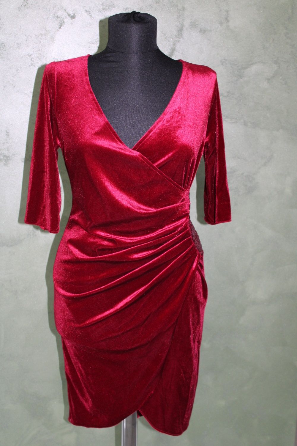 Rochie roșie de catifea