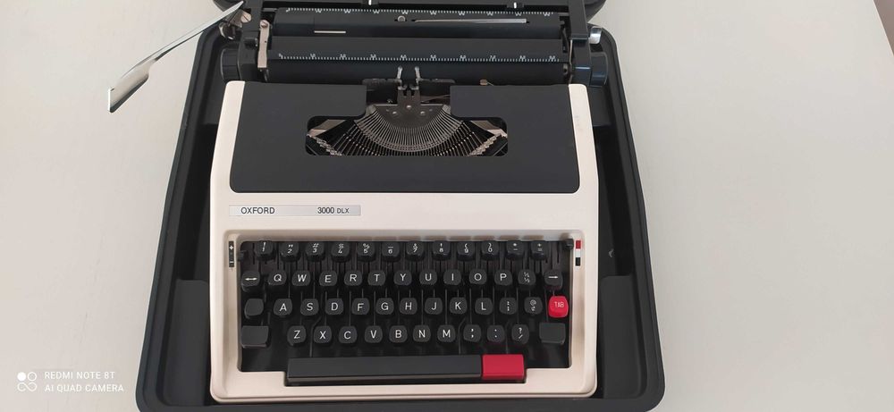 Masina de scris Oxford 3000 DLX si Olivetti Lettera 32