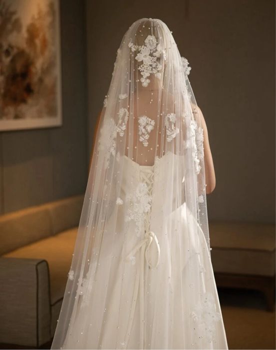 Voal cu perle si model deosebit