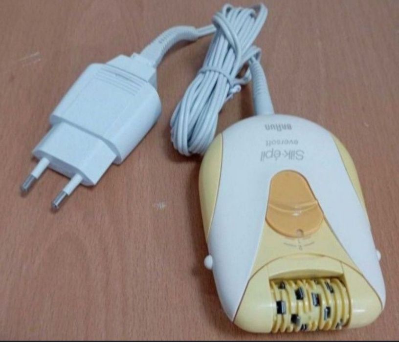 Vind Epilator Braun Silk Epil cu încărcător original,