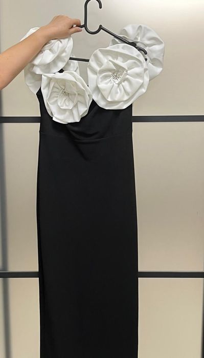 Продам три платья в отличном состояний