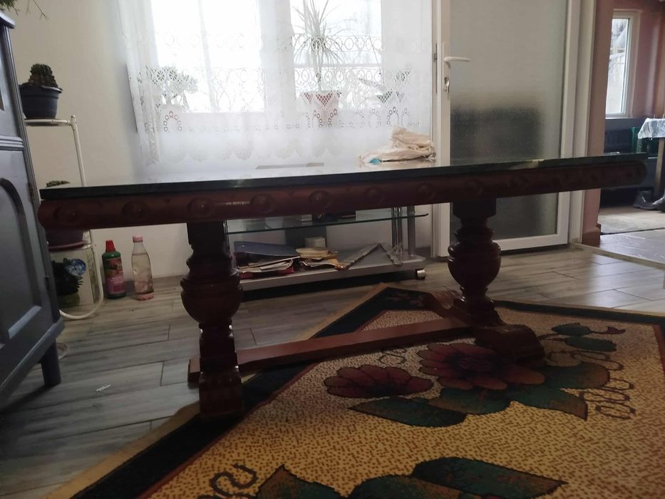 Masă din lemn masiv cu blat de marmură