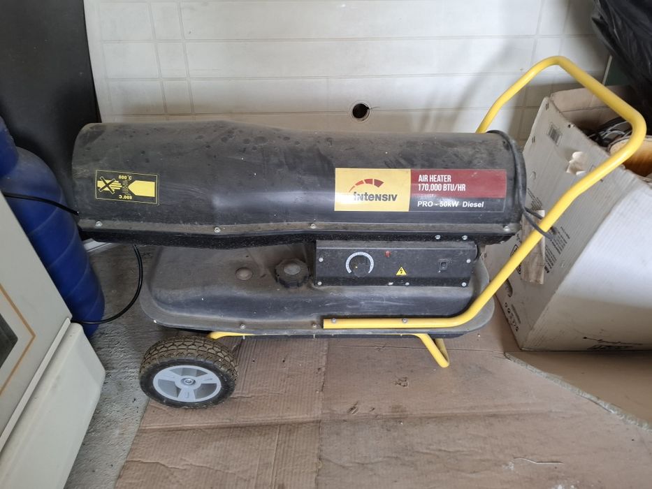 Încălzitor  aer cald  cu motorina INTENSIV