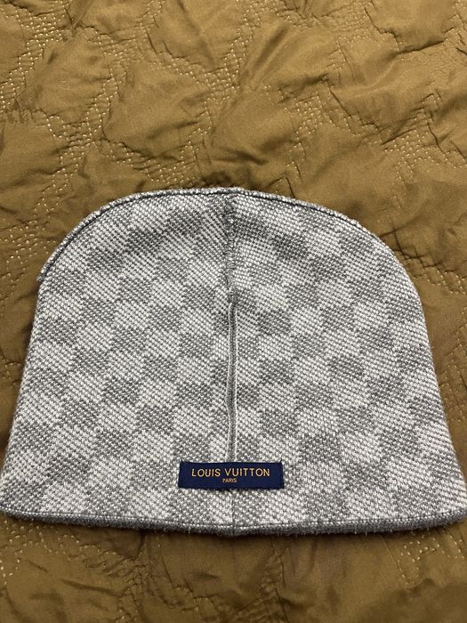 Vand caciula Louis Vuitton