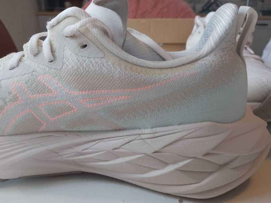 Маратонки Asics Novablast 4 W
