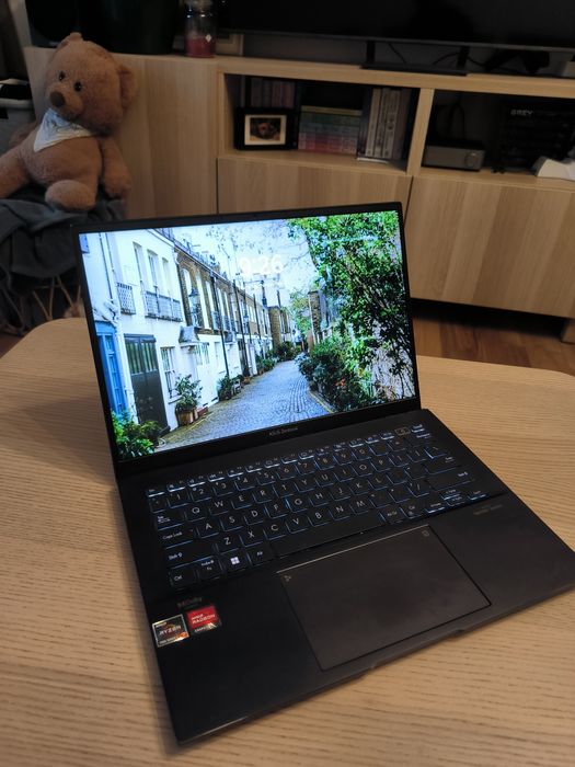 ASUS ZenBook 14 OLED (UM3402YAR) – Ryzen 7 7730U, 16GB RAM, 1TB SSD