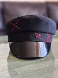 RB черна шапка