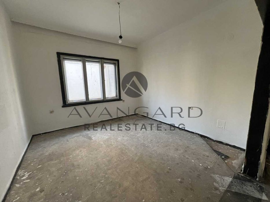 Продава се Четиристаен апартамент в Пловдив, Център - 159 кв.м за 1876 €/кв.м - Снимка #4