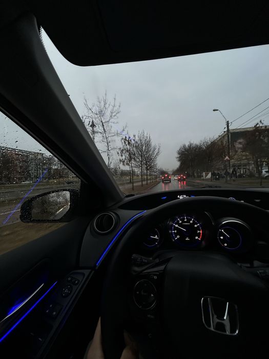 Hoda civic 9 fk2 schimb doar cu suv sau masina de familie