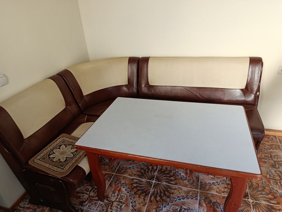 Продается уголок, стол чистое дерево