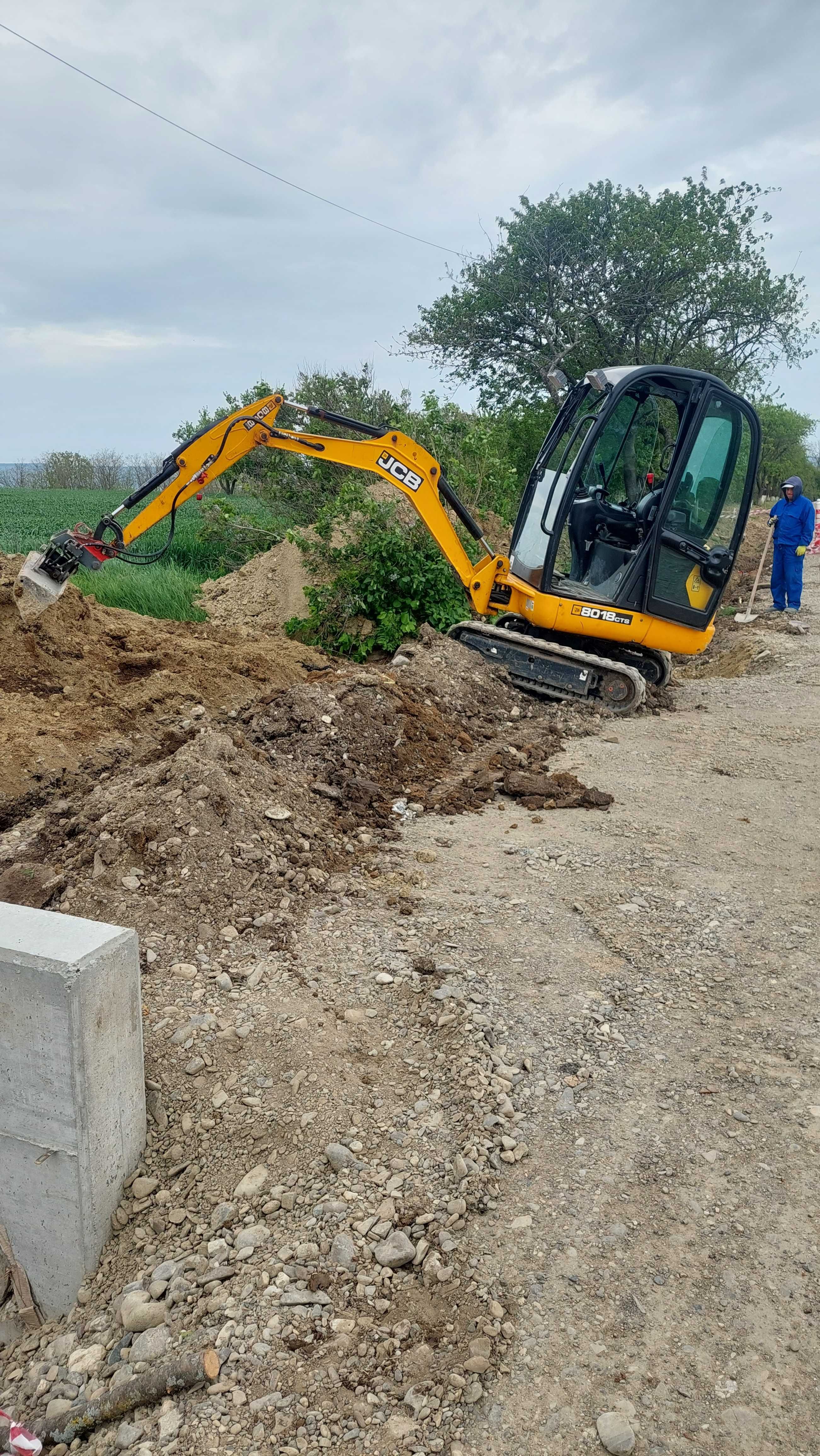 Inchiriez miniexcavator si basculanta de 3.5 t pentru transport marfa