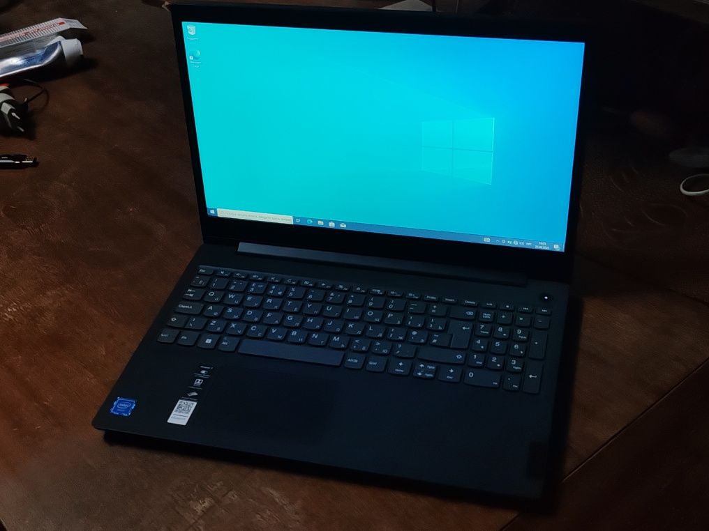 Ноутбук Lenovo 16" Full HD IPS | 1TB HDD | 4GB RAM