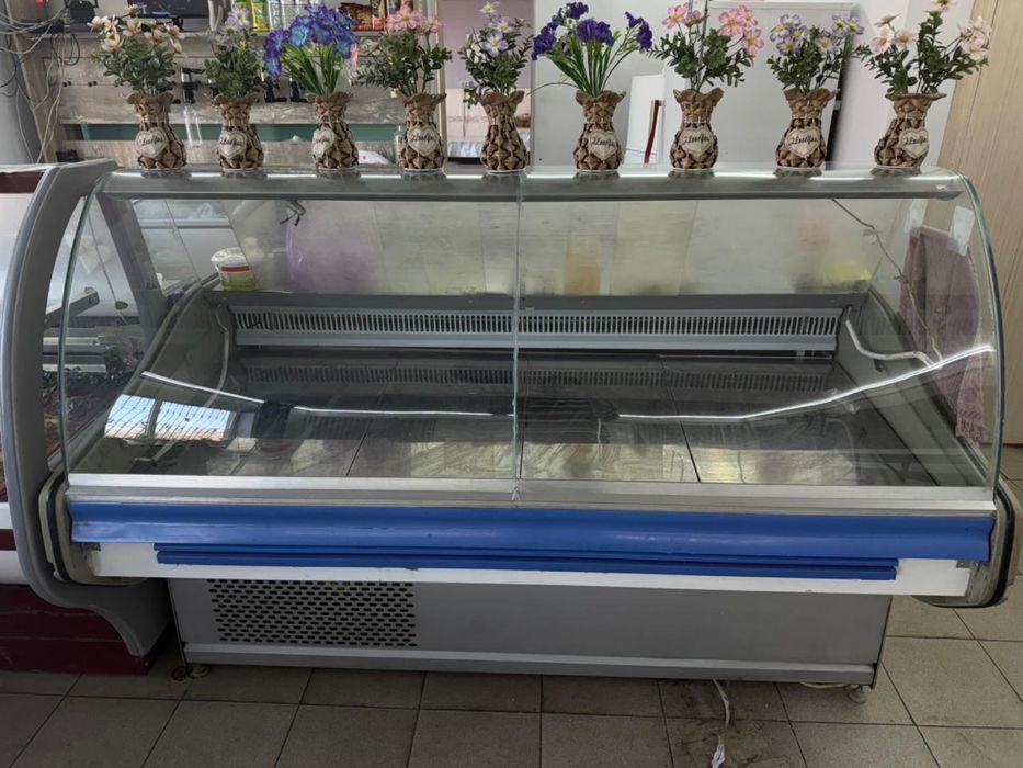 Продам срочно, ветринный холодильник