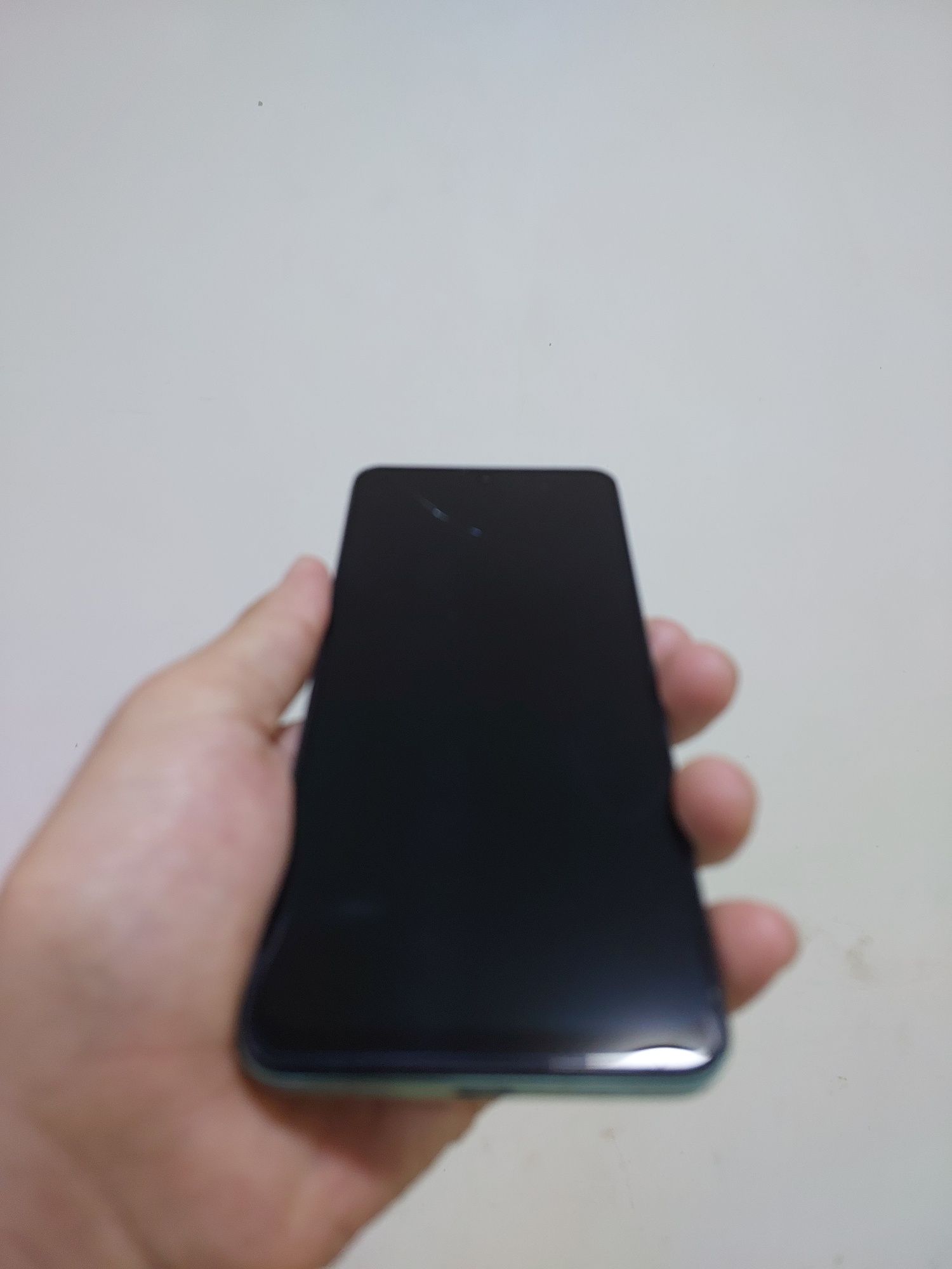 Redmi not  12 128 gb  holati yaxshi ishlashi zur