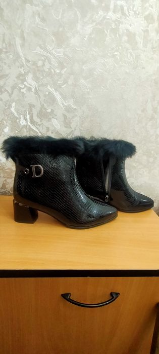 Новые,красивые  полусапожки