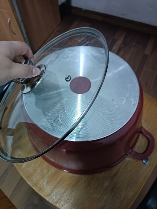 Castron nou, aproximativ 6L, pentru plite non-inducție