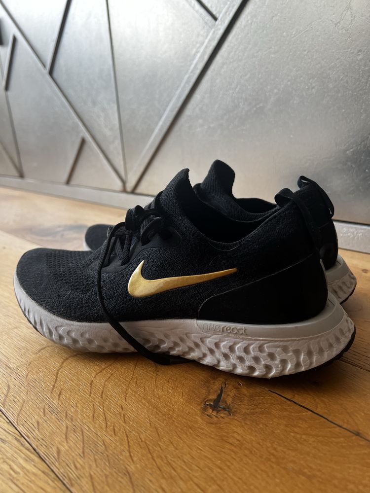 Маратонки nike aq0070-013