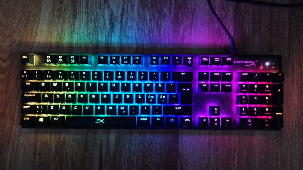 Vand Tastatura Gaming Mecanica HyperX Alloy Origins RGB la 100lei