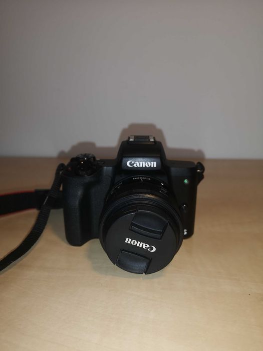 Canon EOS M50 + 15-45mm KIT + Obiectiv 55-200mm + Accesorii (ca nou)
