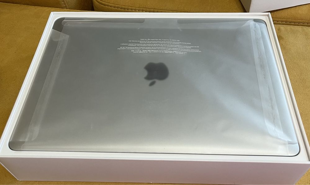 13-inch MacBook Pro Silver / 2.4GHz QC / 8GB / 256GB