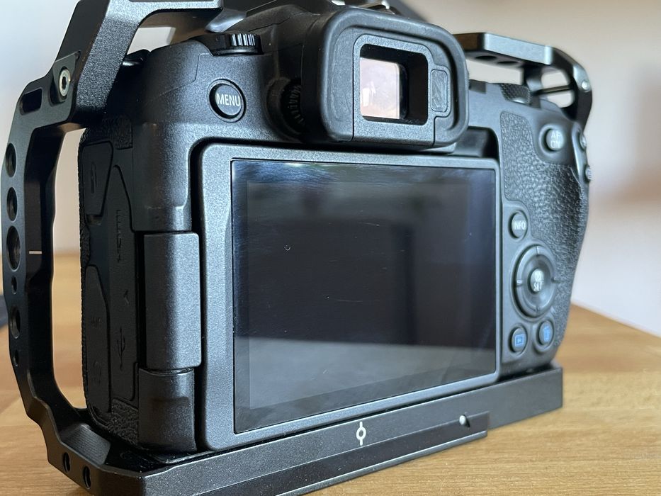 Oferta!! Canon R8 cu Cage si 4 baterii
