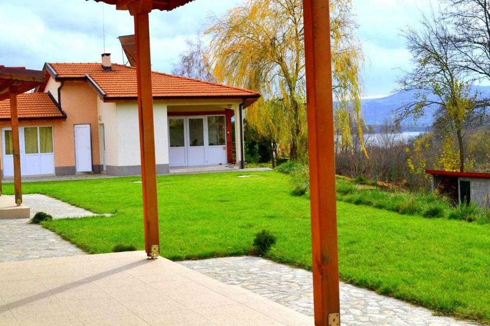 Комплекс от къща за гости в с. Малки Воден, яз. Ивайловград