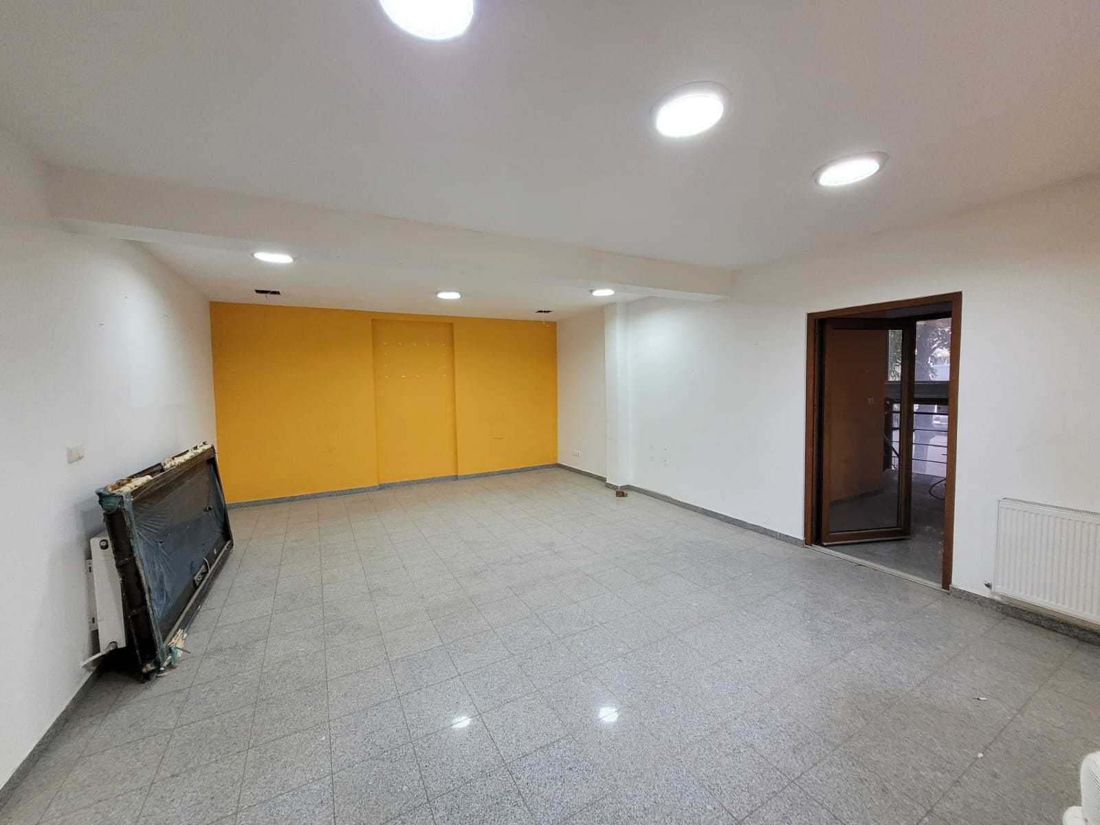 Vand spatiu comercial strada Petofi Sandor