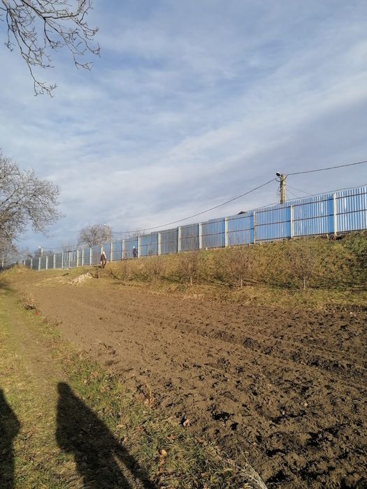 Vând teren intravilan