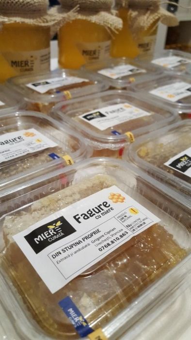 Fagure cu miere de salcam