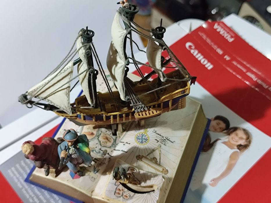 Музикална кутия "Островът на съкровищата" от Enesco