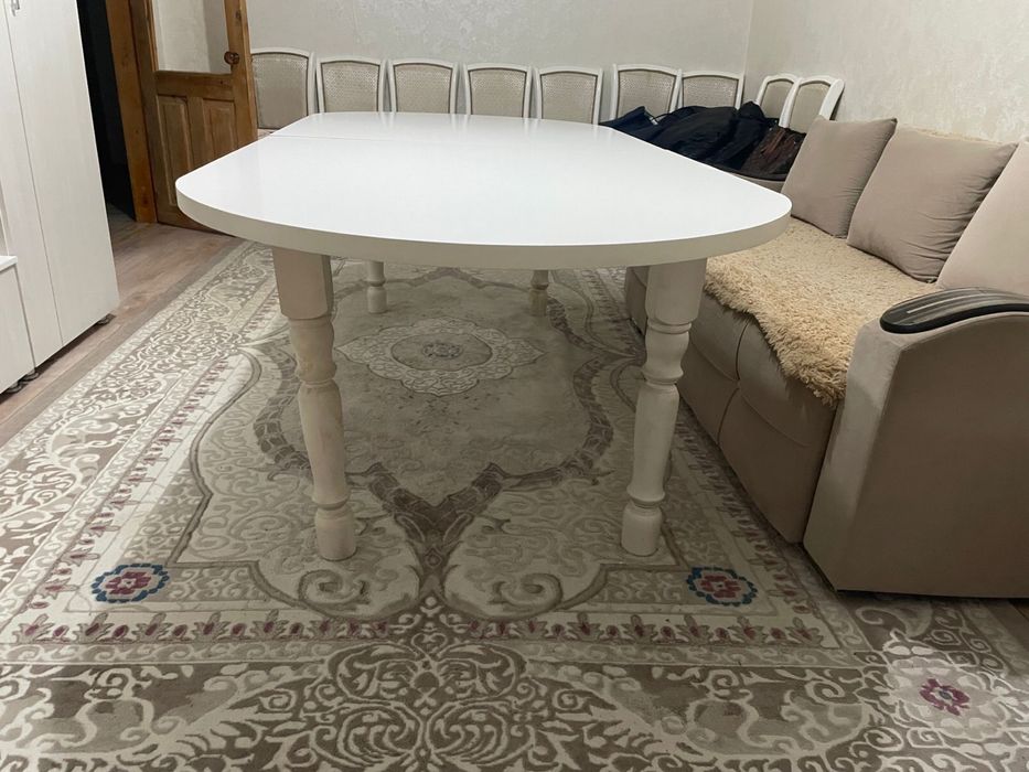 Стол из дерева. Размер 3- 3.5  метра